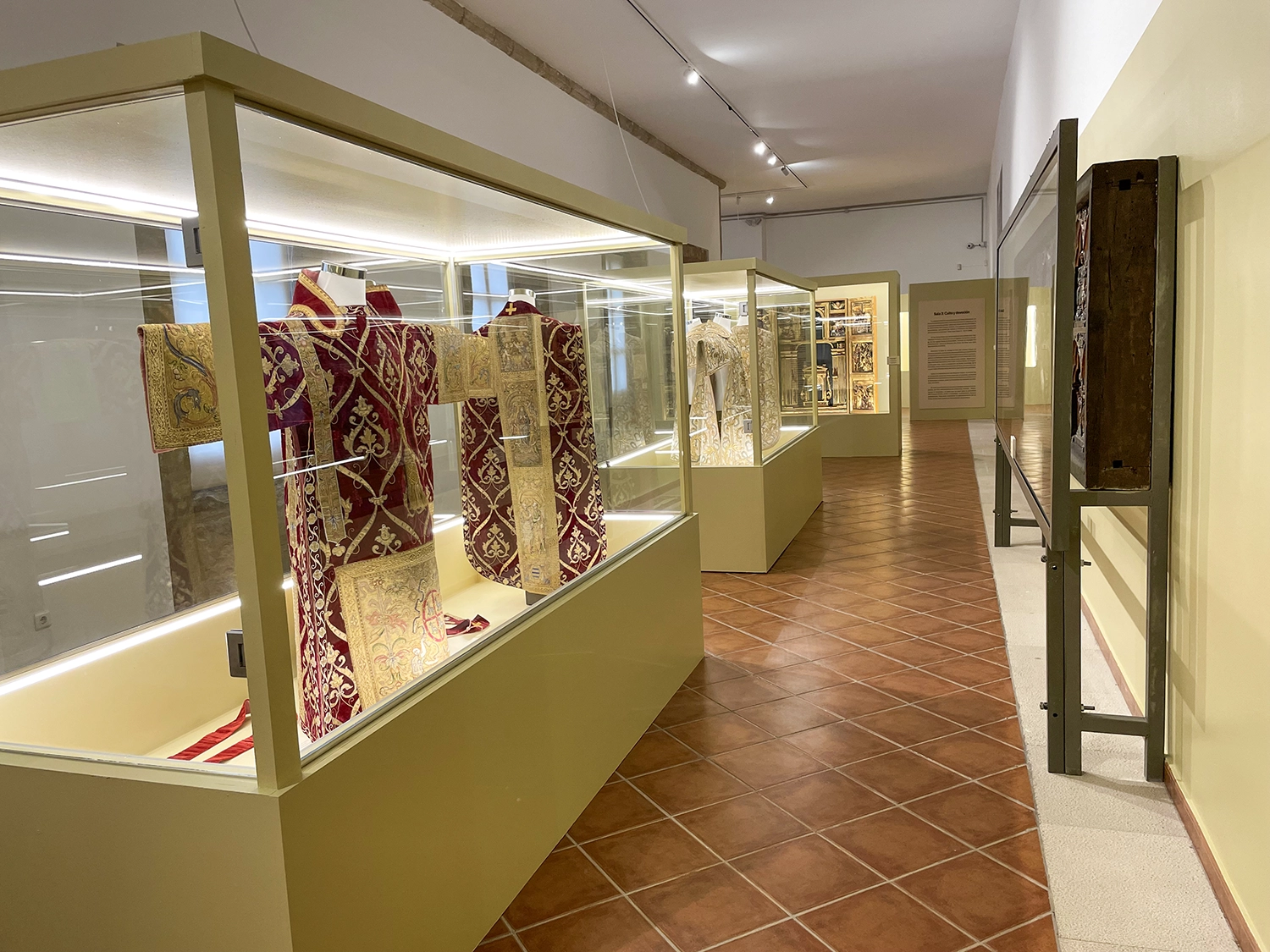 Exposiciones del Claustro Alto